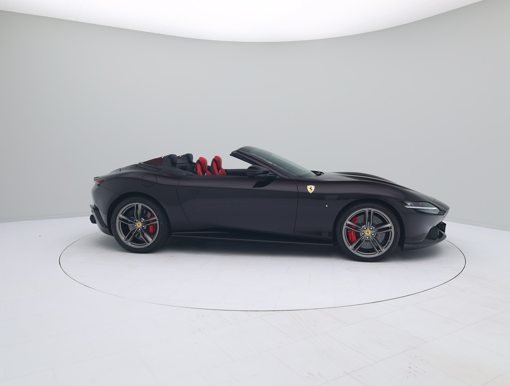 Ferrari Roma Spider - NERO PUROSANGUE - FERRARI HAMBURG