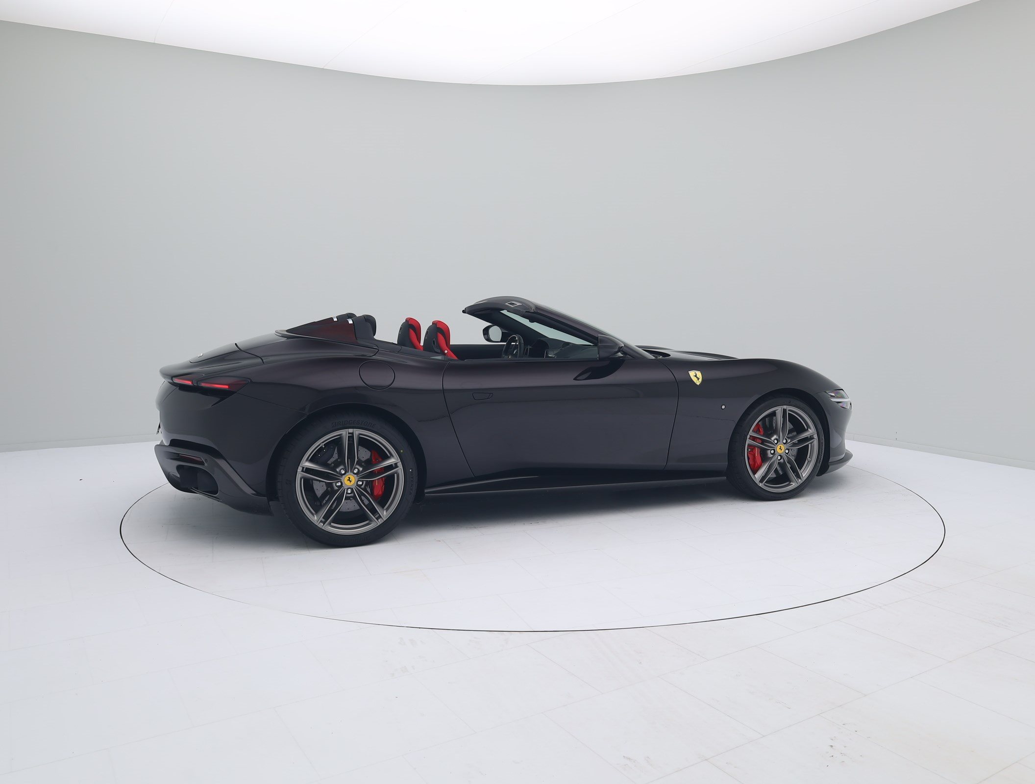 Ferrari Roma Spider - NERO PUROSANGUE - FERRARI HAMBURG