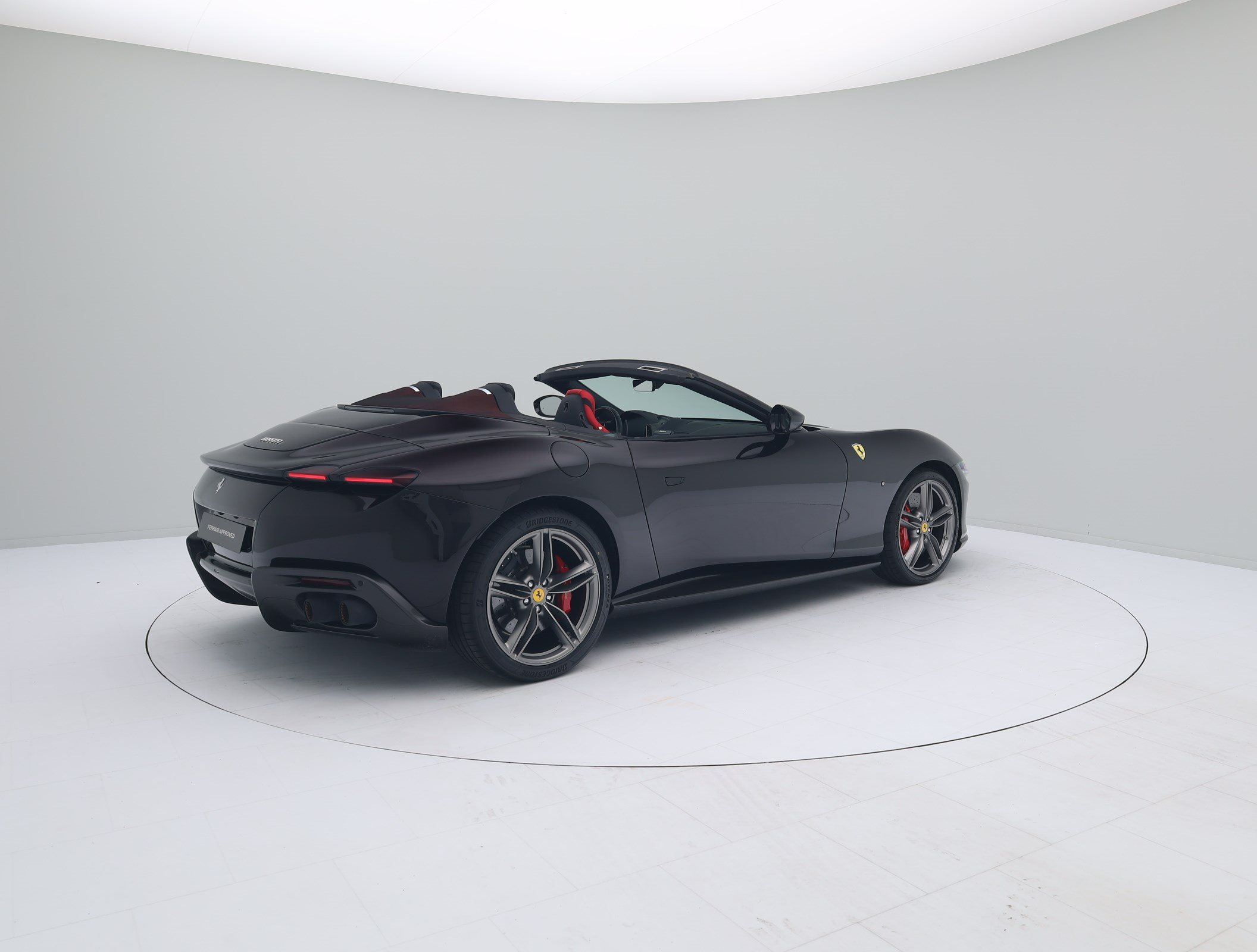 Ferrari Roma Spider - NERO PUROSANGUE - FERRARI HAMBURG