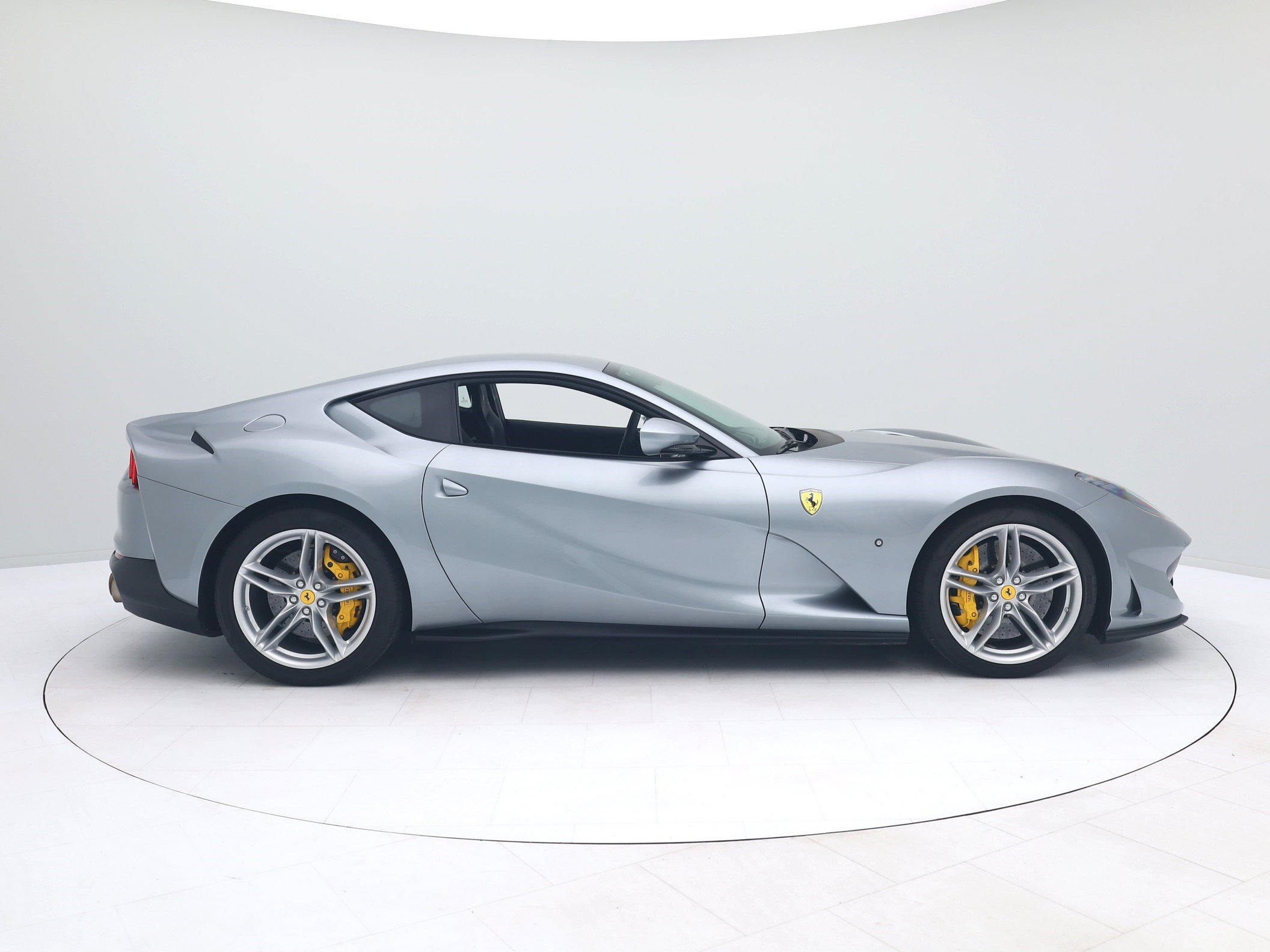 Ferrari 812 Superfast - FERRARI HAMBURG