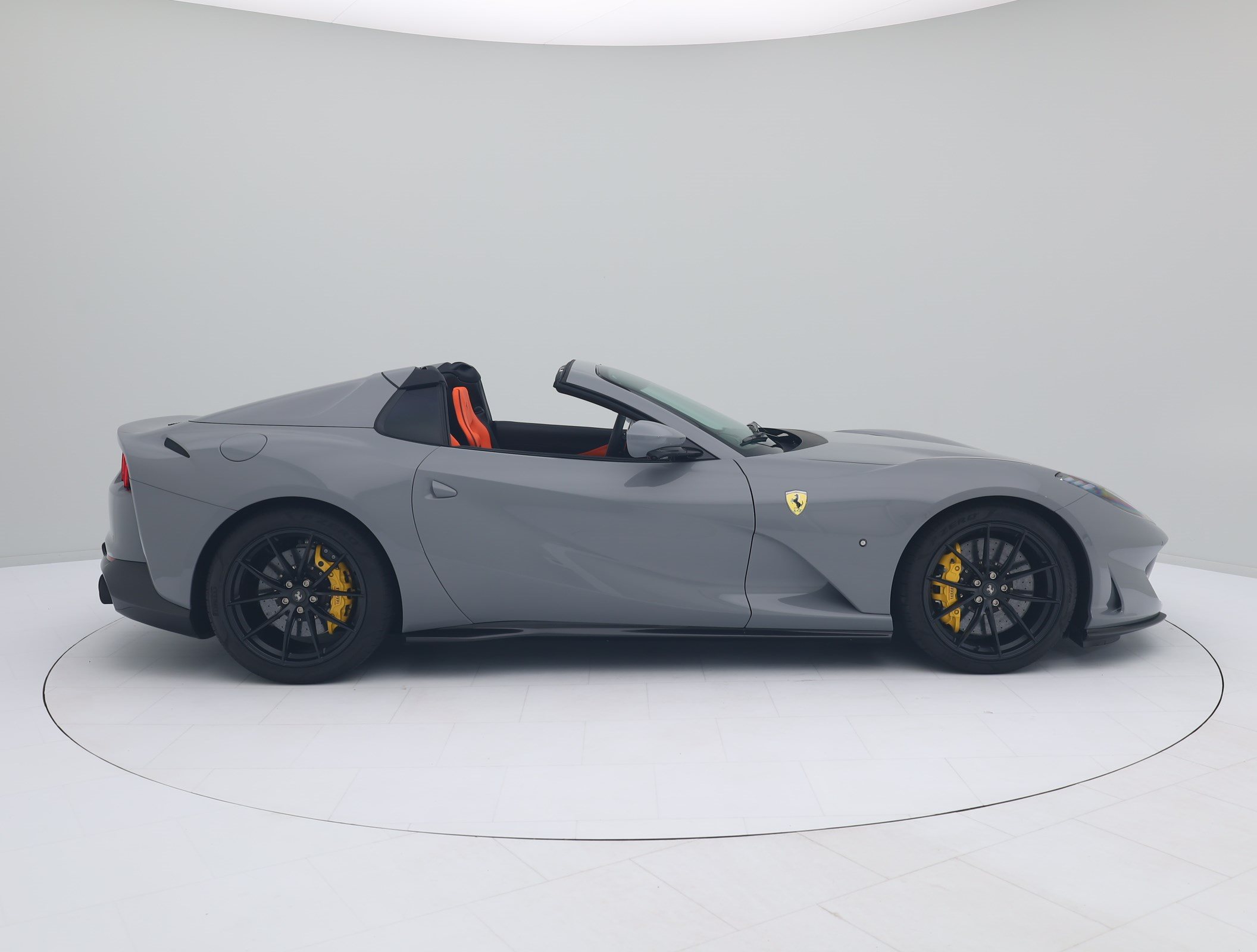 Ferrari 812 GTS I Grigio Nardo I Mandarino Antiguo I FERRARI HAMBURG