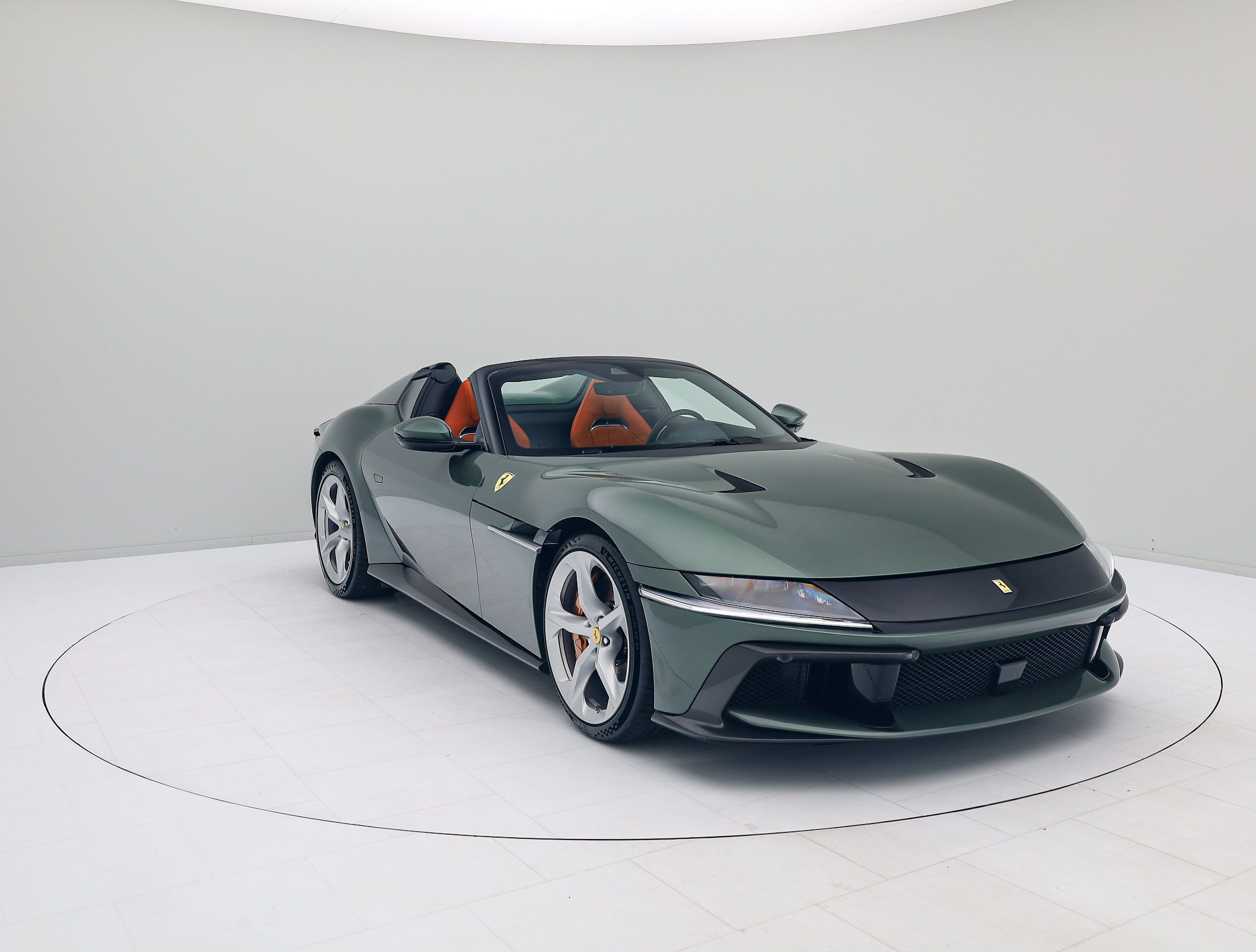 Ferrari 12Cilindri Spider - Verde Toscana - FERRARI HAMBURG