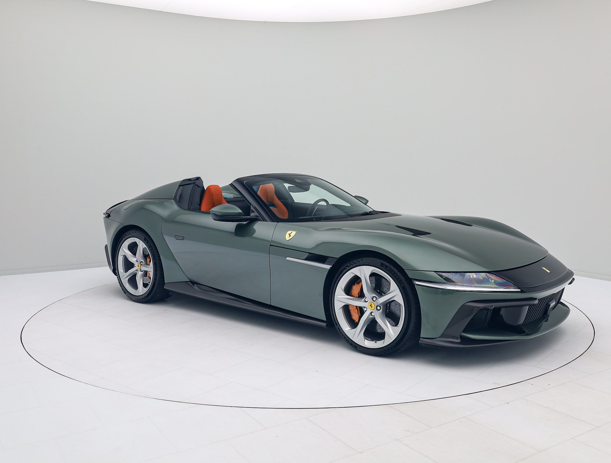 Ferrari 12Cilindri Spider - Verde Toscana - FERRARI HAMBURG