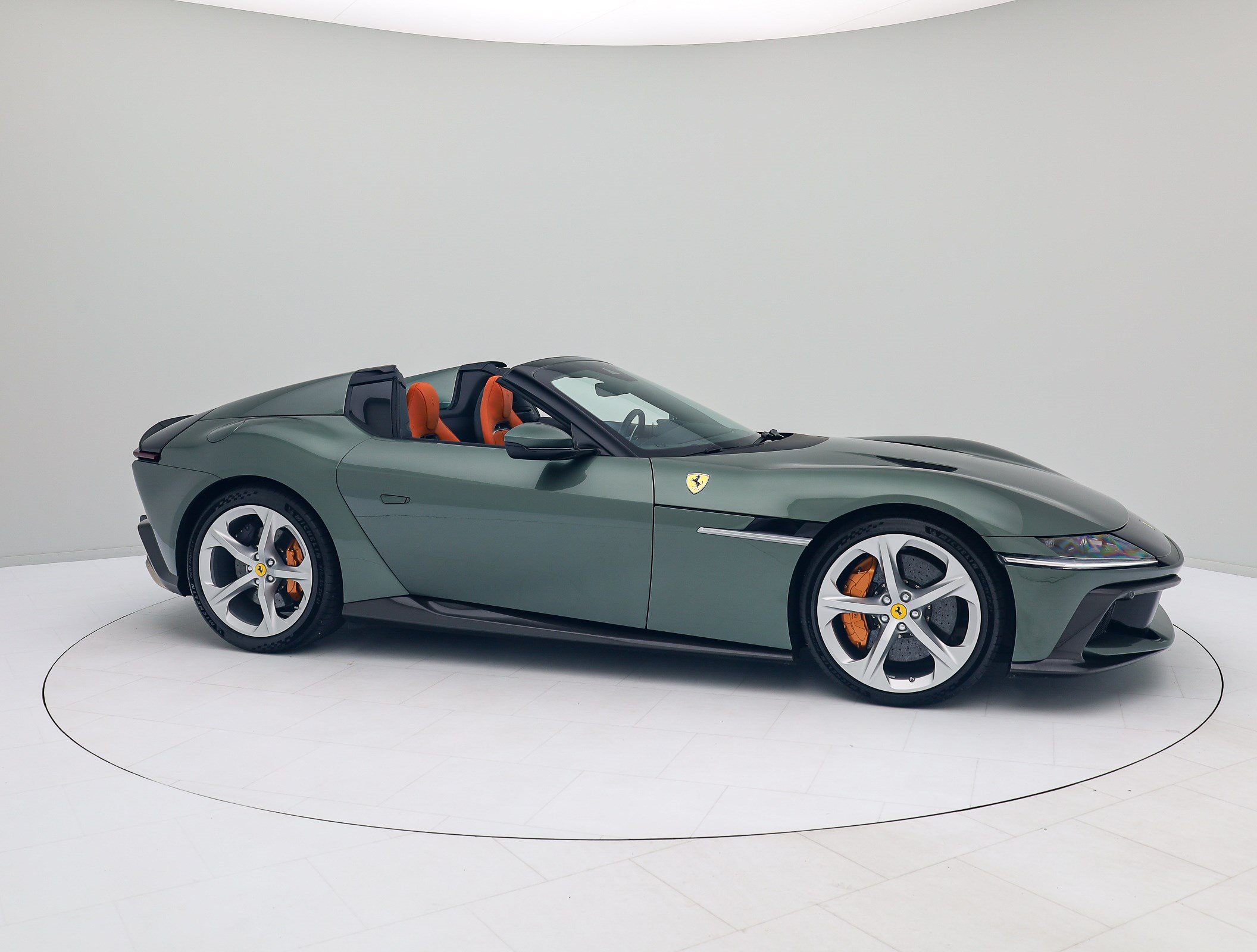 Ferrari 12Cilindri Spider - Verde Toscana - FERRARI HAMBURG