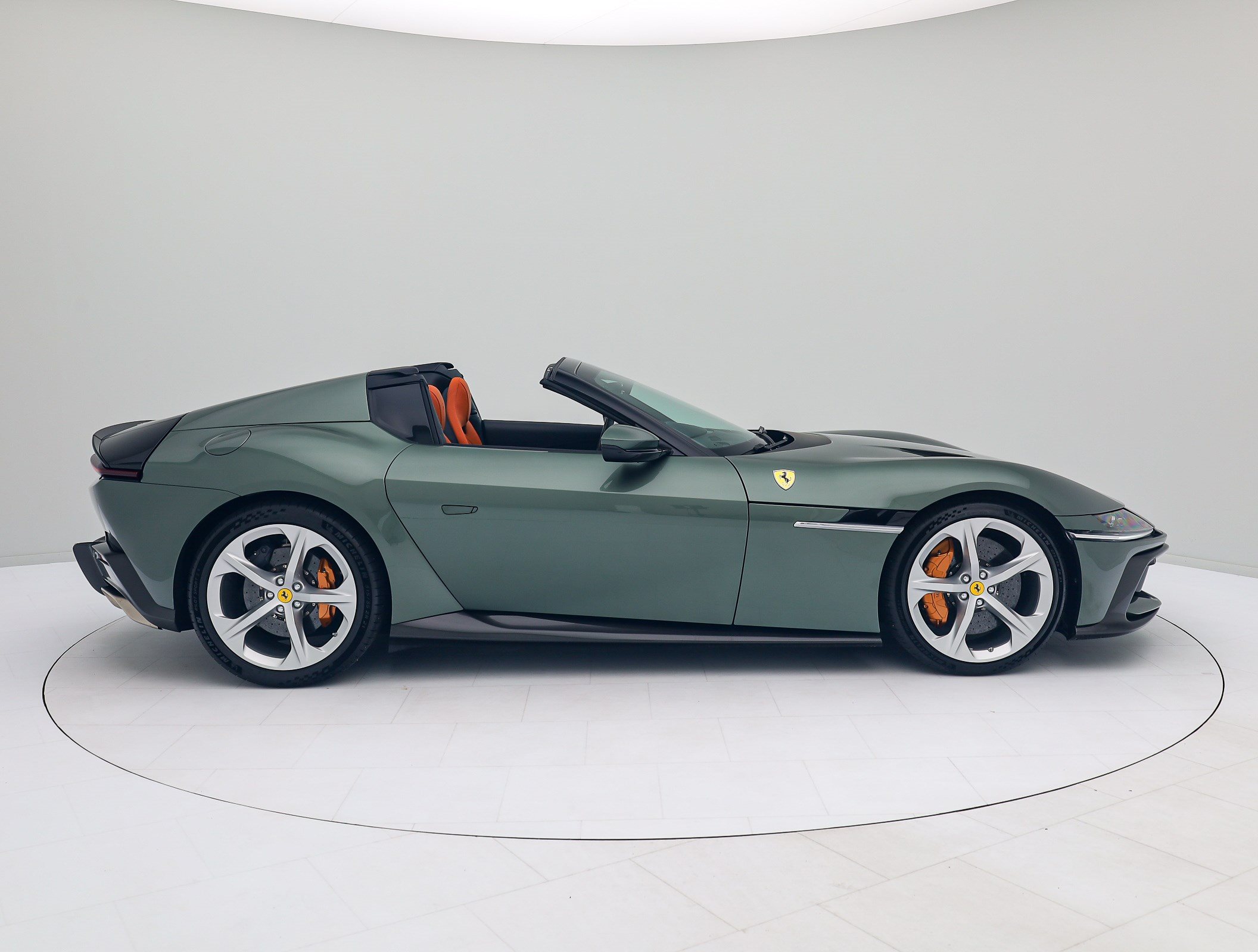 Ferrari 12Cilindri Spider - Verde Toscana - FERRARI HAMBURG