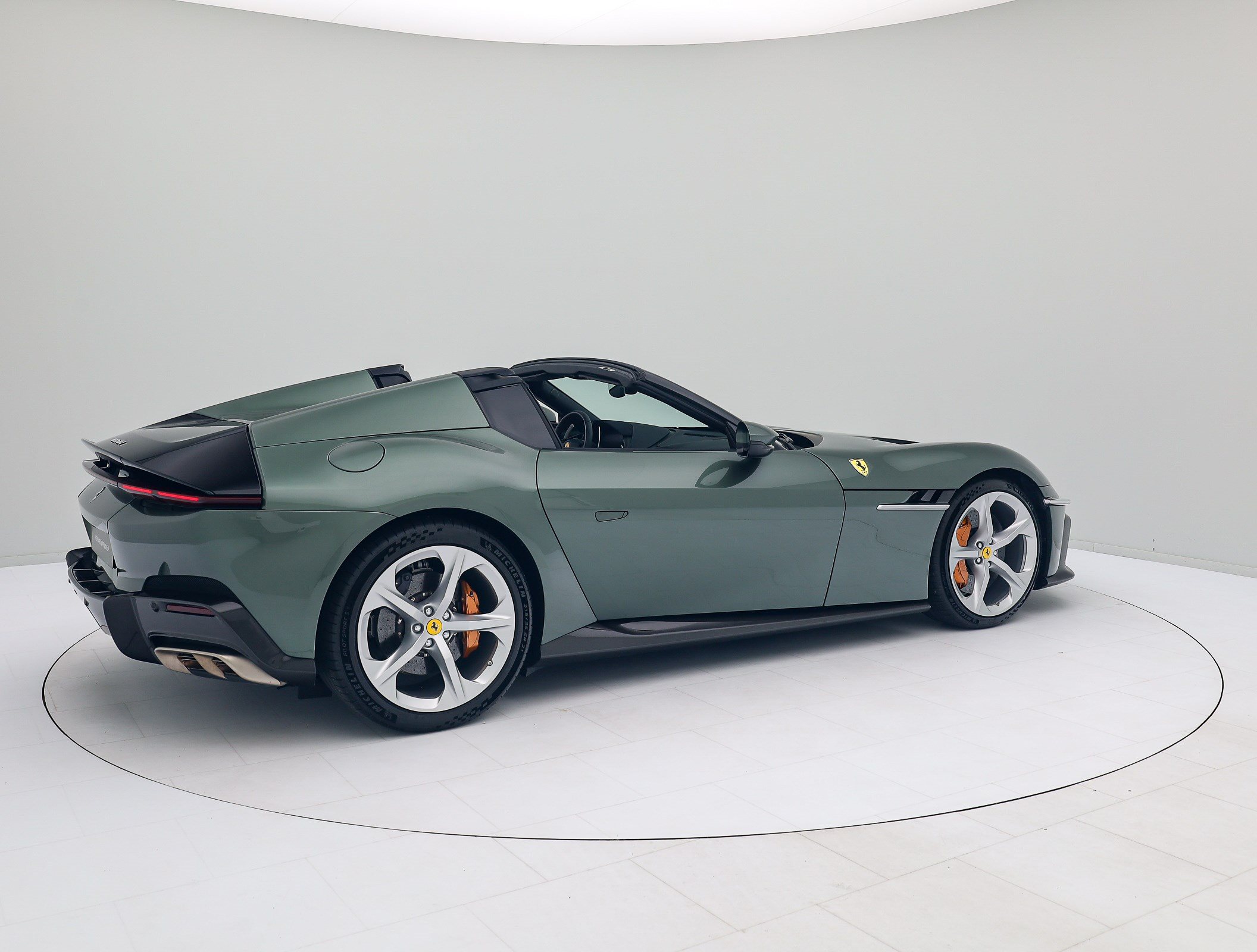 Ferrari 12Cilindri Spider - Verde Toscana - FERRARI HAMBURG