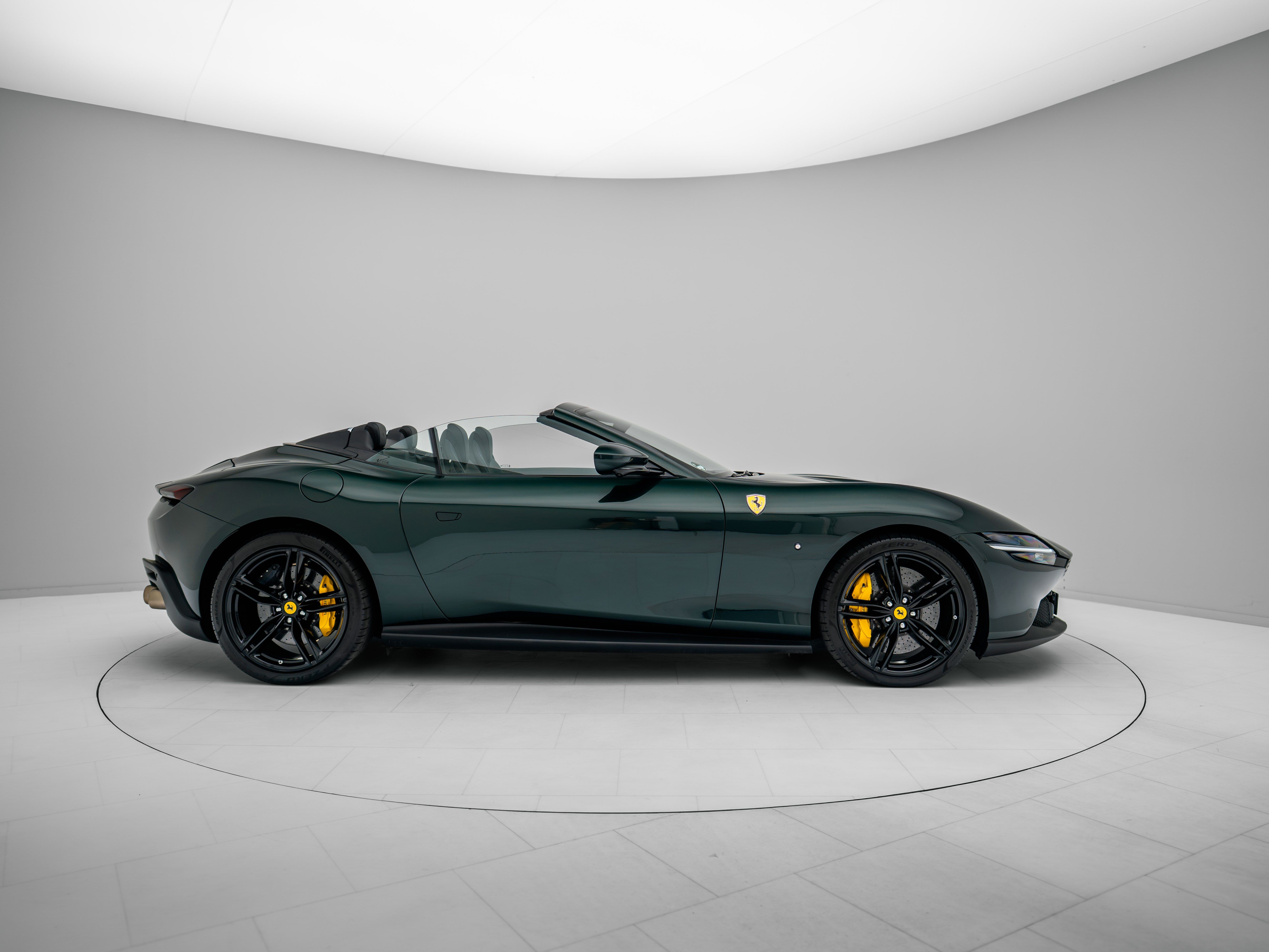Ferrari Roma Spider - FERRARI HAMBURG