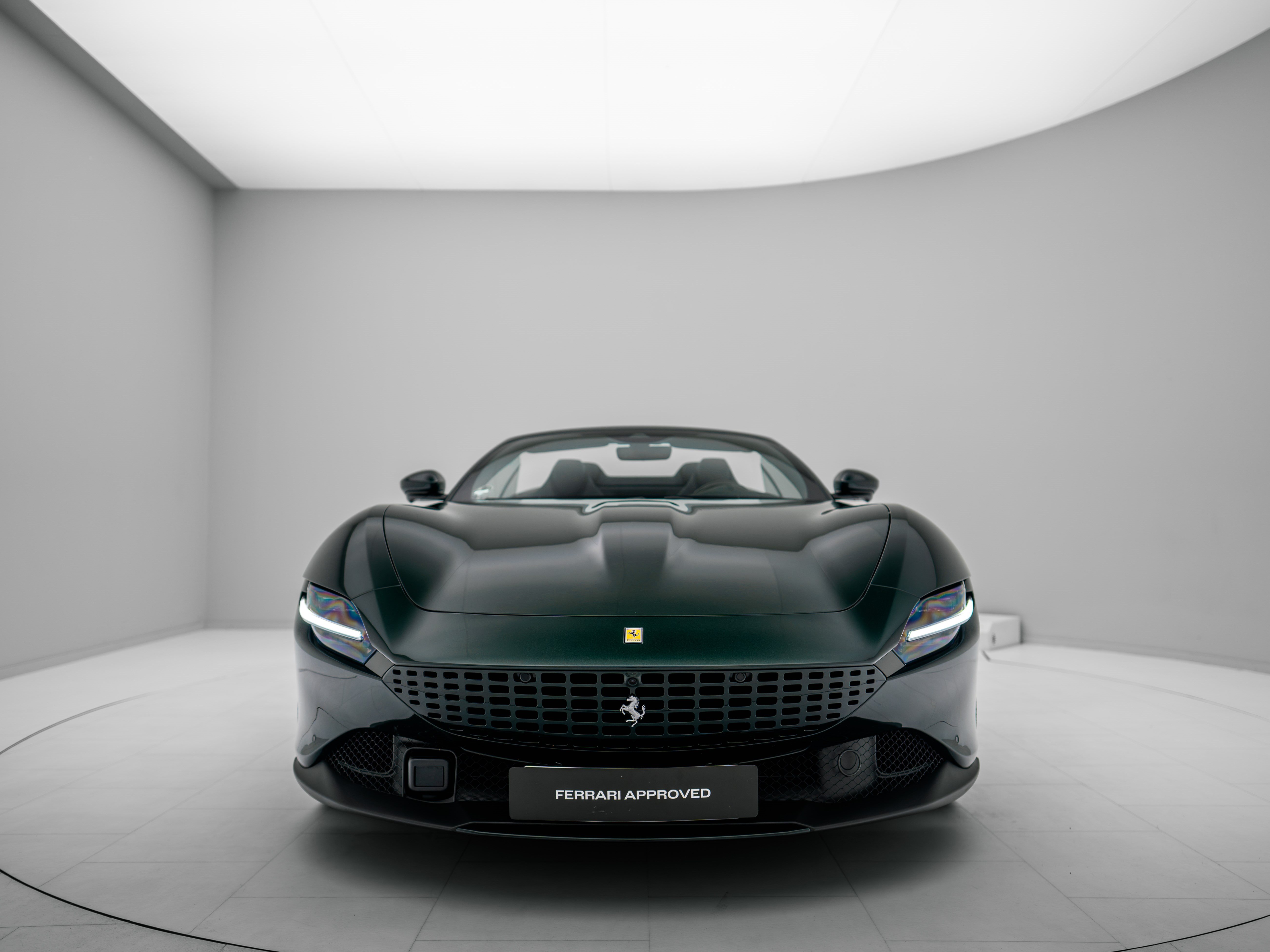 Ferrari Roma Spider - VERDE ZELTWEG - FERRARI HAMBURG