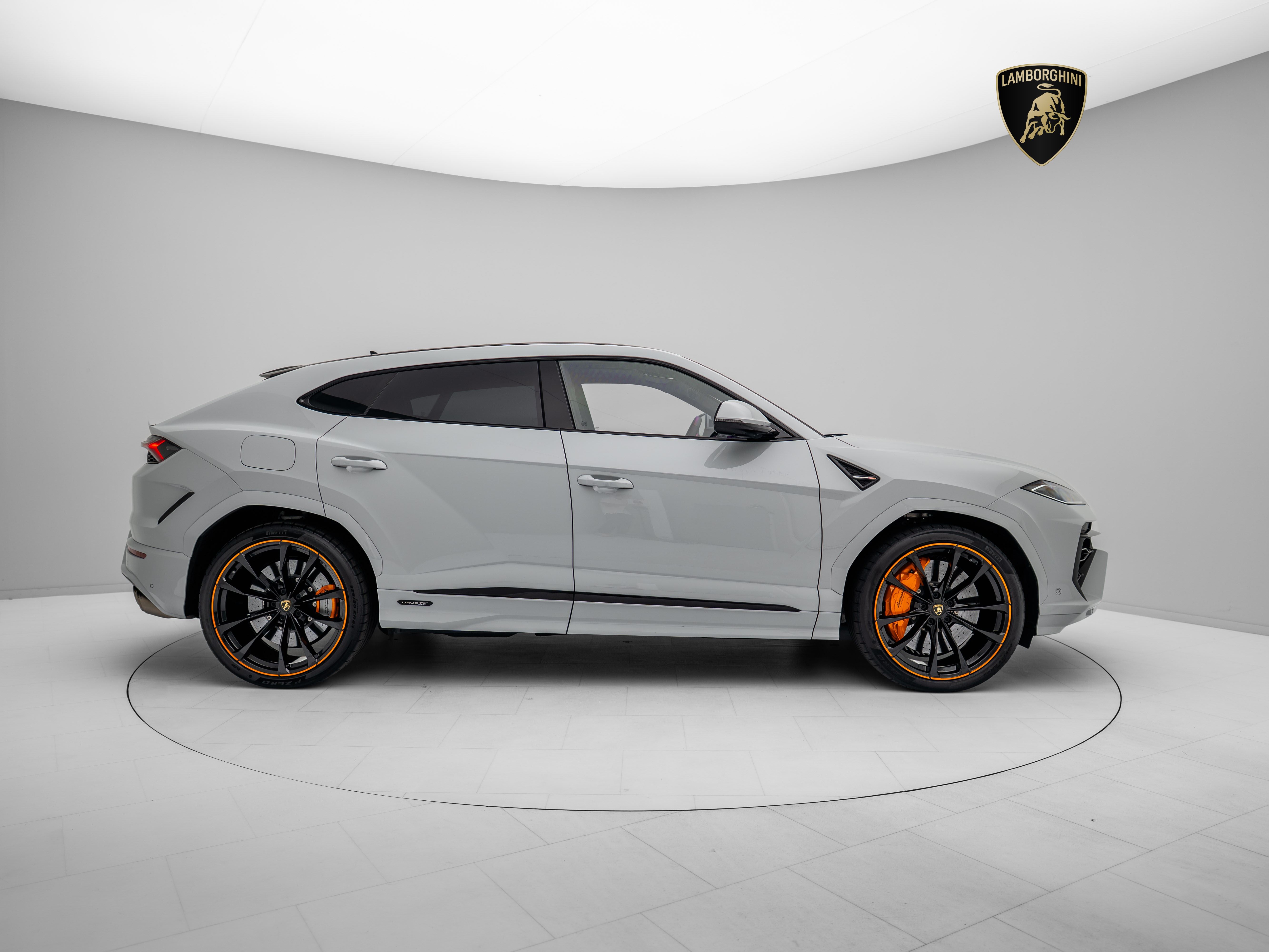 Lamborghini Urus SE I Akrapovic I Lamborghini Hamburg