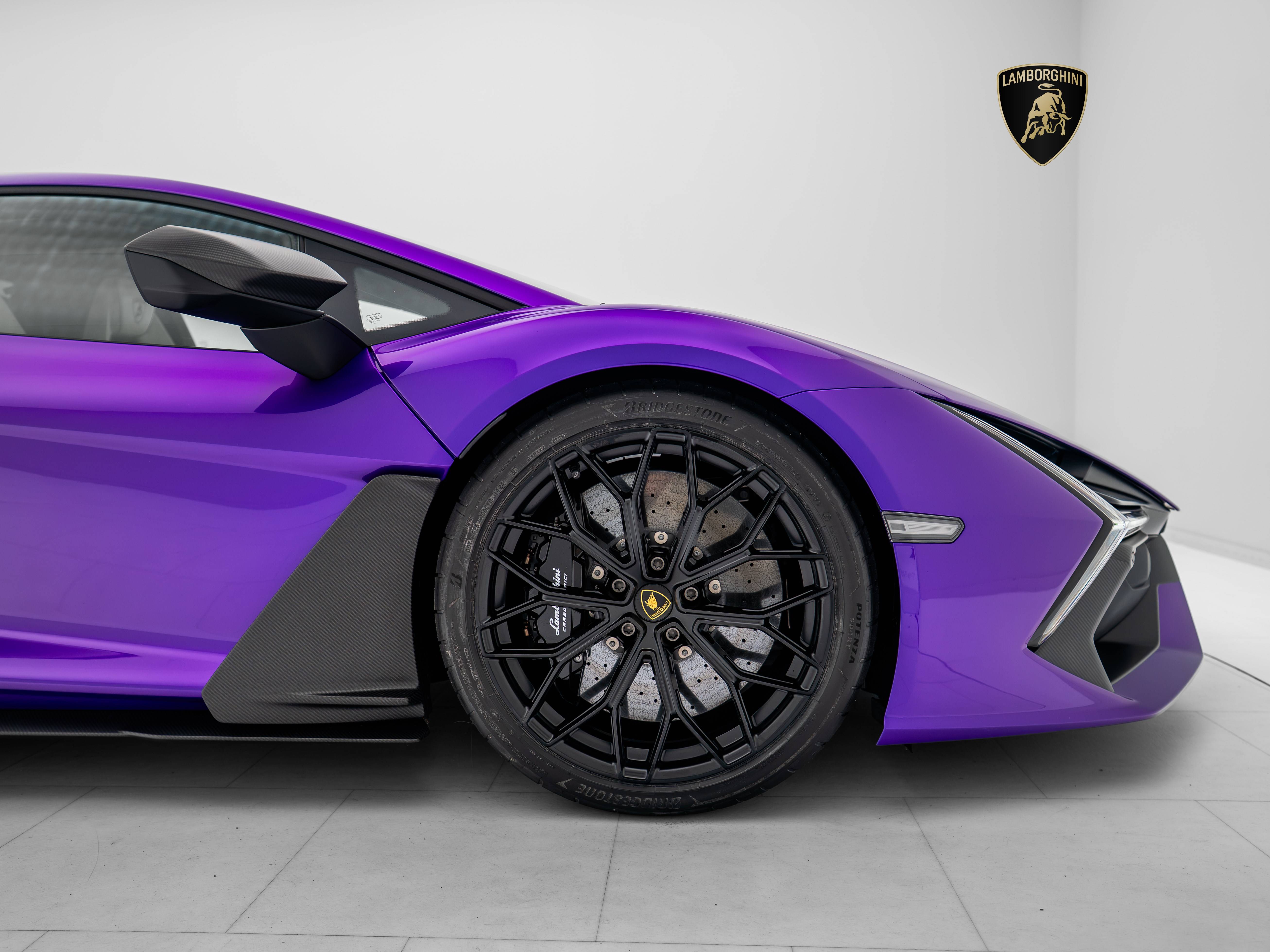Lamborghini Revuelto
