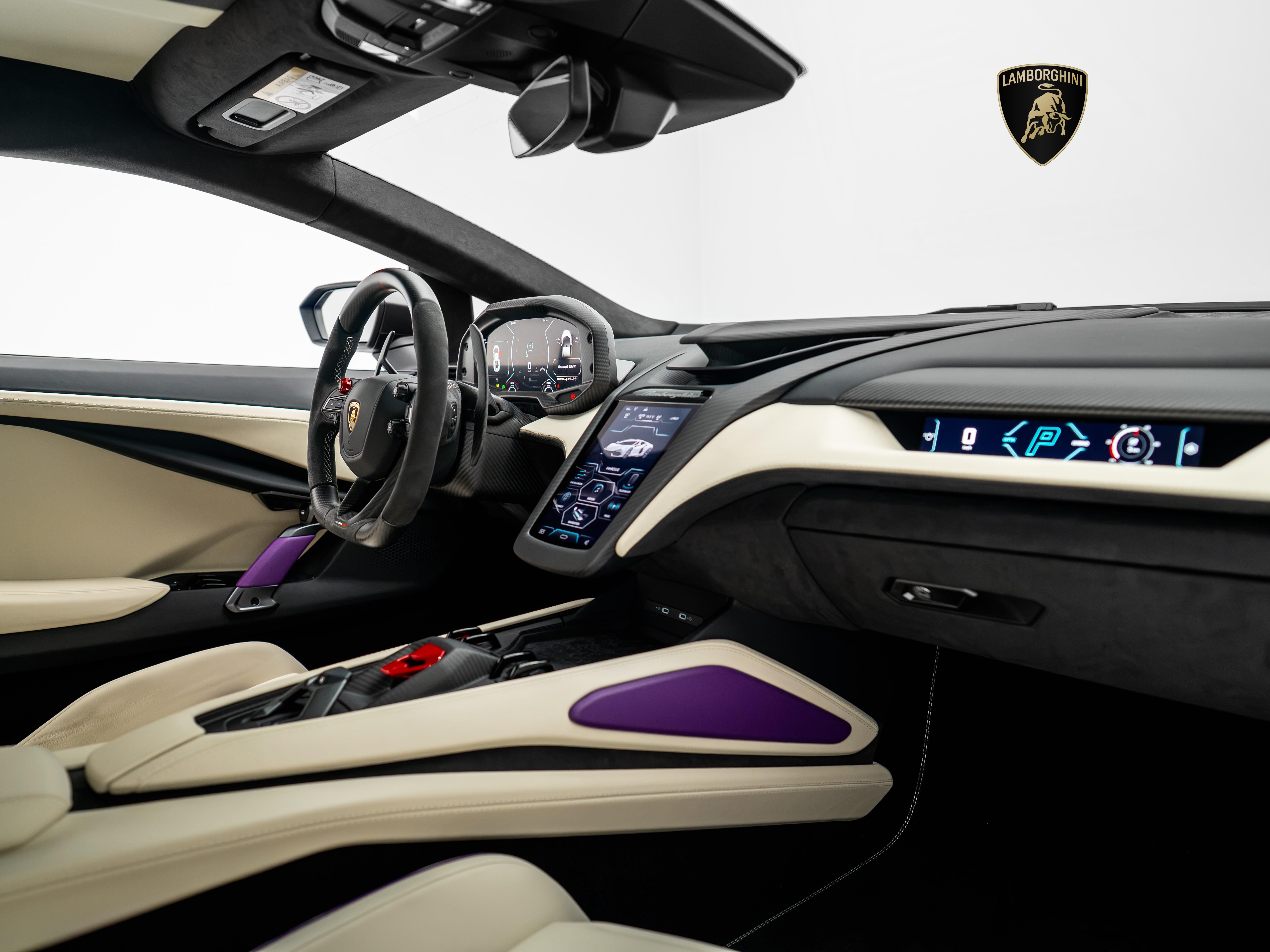 Lamborghini Revuelto
