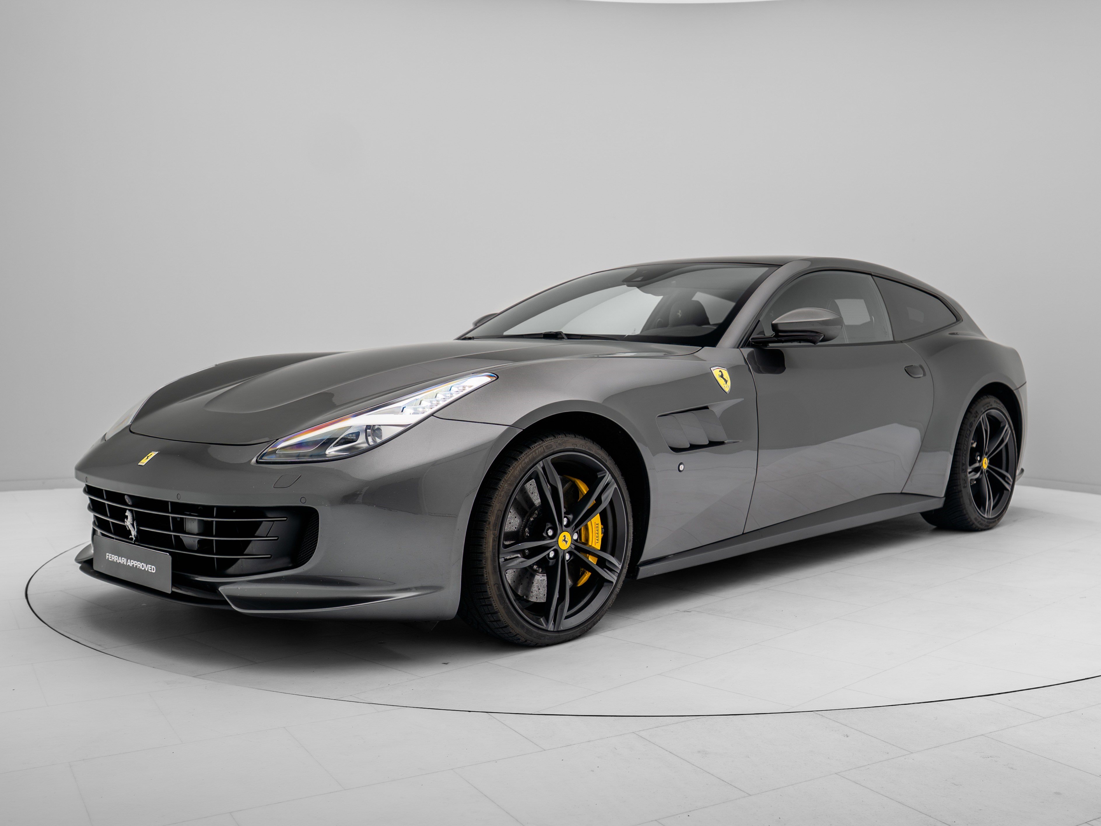 Ferrari GTC4Lusso - FERRARI HAMBURG